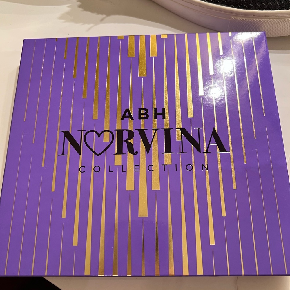 Anastasia Beverly Hills Norvina eyeshadow palette